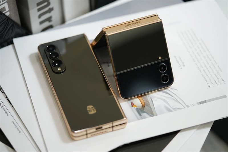 Trên tay Samsung Galaxy W23 series: Diện mạo mạ vàng sang trọng, Snapdragon 8+ Gen 1 hấp dẫn